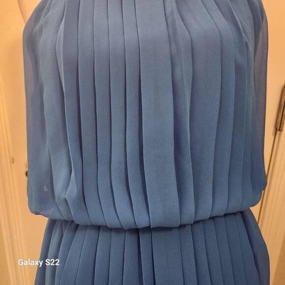 Jessica Simpson Pleated Dress. NWT. Size Medium - Picture 4 of 13